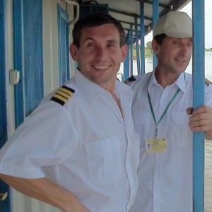 Второй пилот Виталий Кондратюк и бортмеханик Сергей Тренькин
